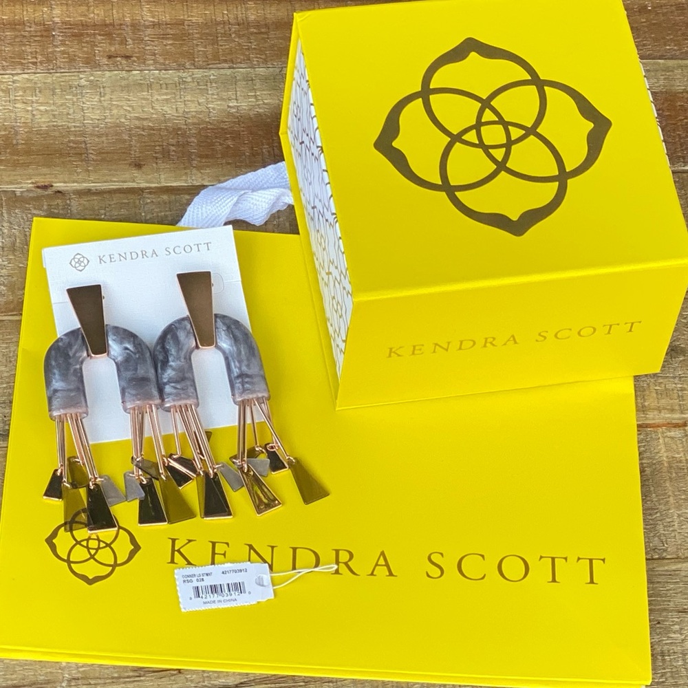 Kendra Scott Conner Large Statement Earrings - Picture 2 of 4